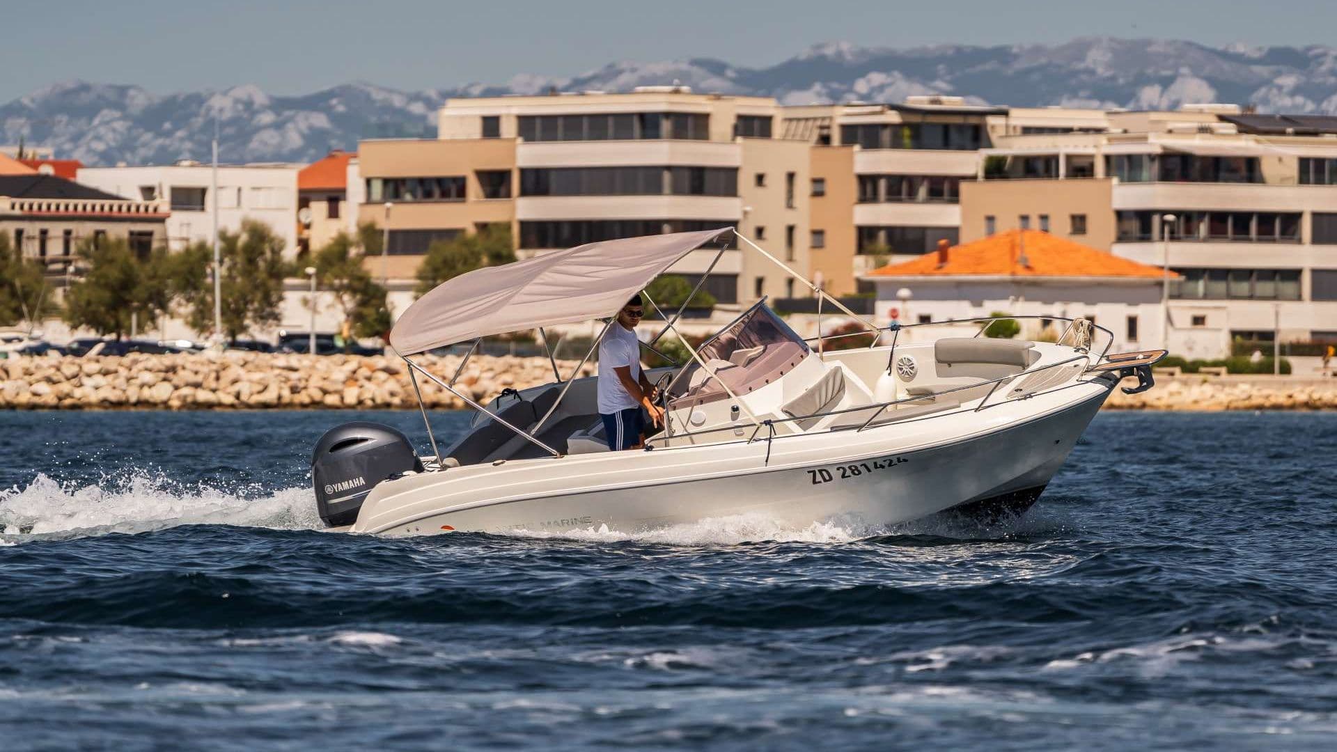 Atlantic Marine Open 670 pogled s boka — Zadar