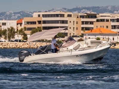 Atlantic Marine Open 670 pogled s boka — Zadar