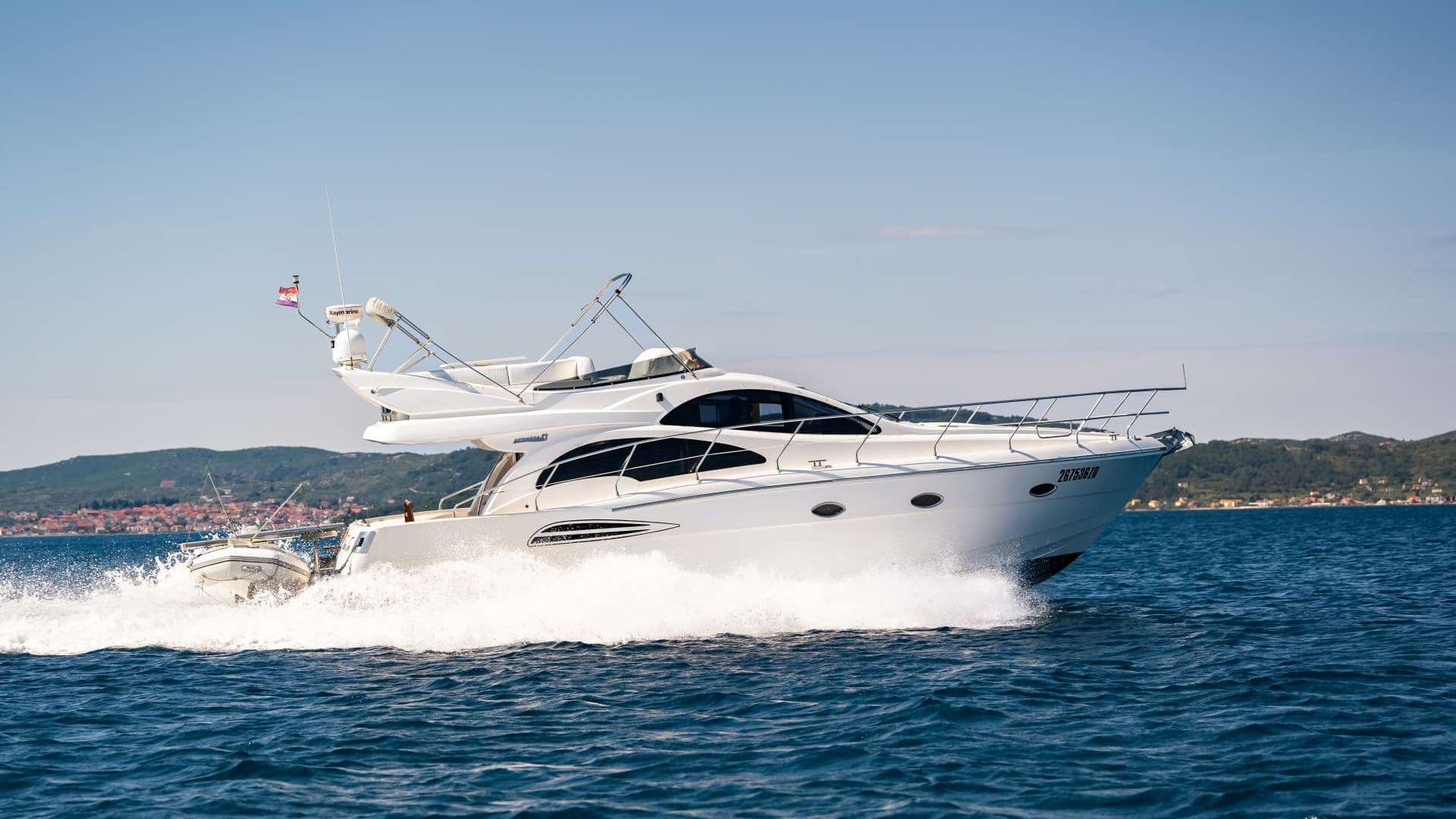 Astondoa 43 GLX Fly pogled s boka — Zadar