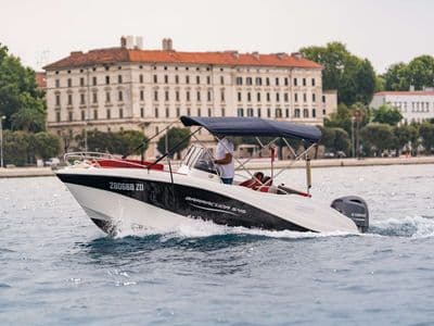 Unutrašnjost Barracuda 545 — Zadar