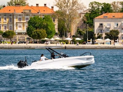 Interijer Axopar 22 T-top — Zadar