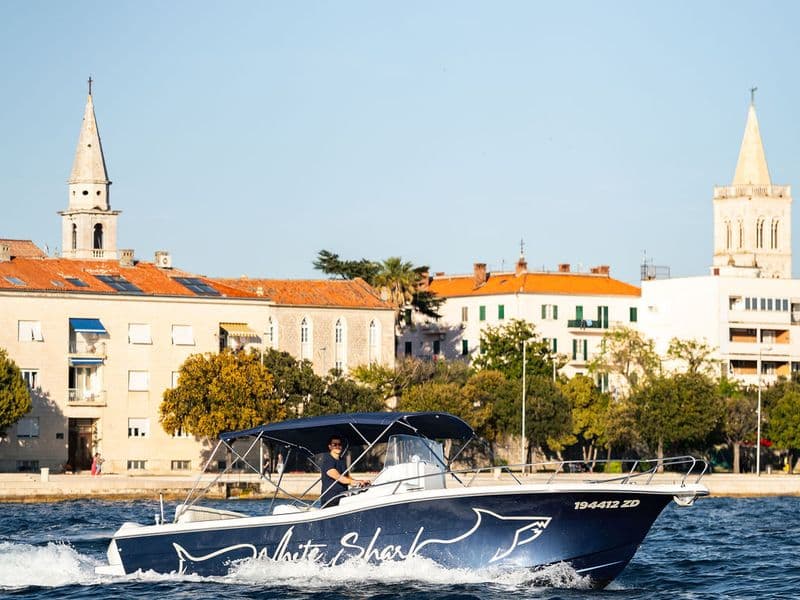 White Shark 265 pogled s boka — Zadar