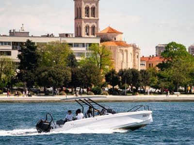 Kockpit Axopar 22 T-top — Zadar