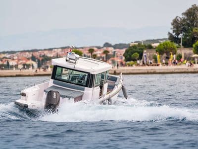 Axopar 28 AC na moru — Zadar