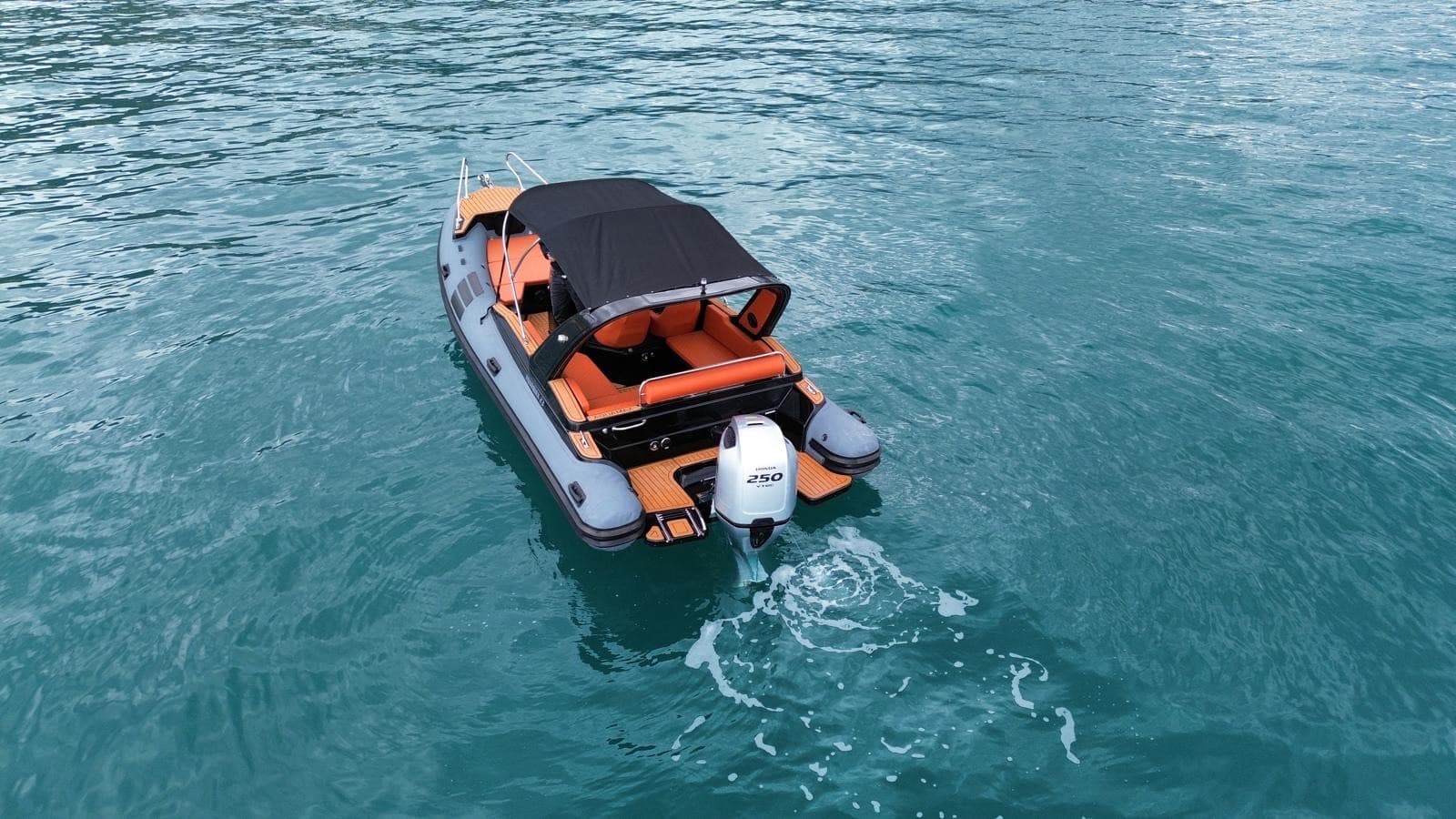 Aquamax B-23 gliser Makarska