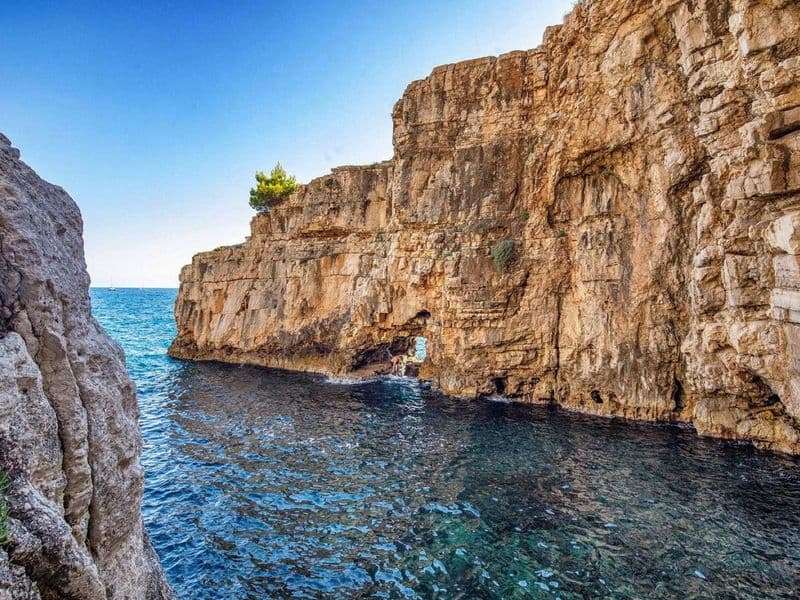 From Fazana: Sea caves, hidden island, cliffs and more