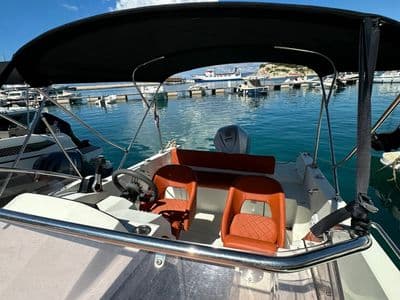 Quicksilver 675 Sundeck gliser Makarska