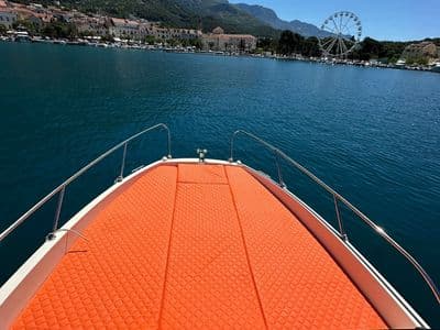 Quicksilver 675 Sundeck na moru