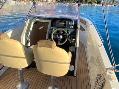 Atlantic Marine 750 Open na moru