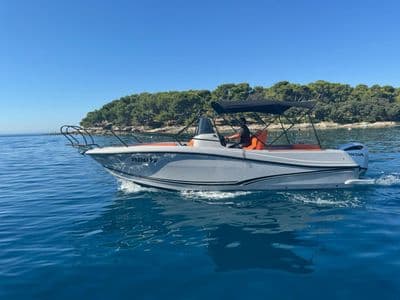 Cap Camarat 755 CC na moru