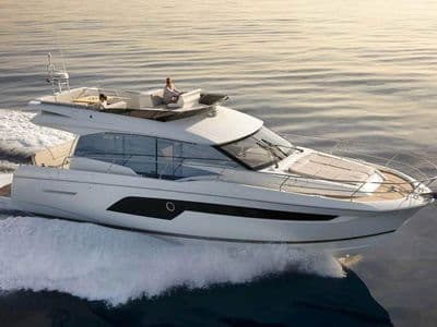 Prestige 590 Fly - luksuzna jahta u Budvi - foto 3