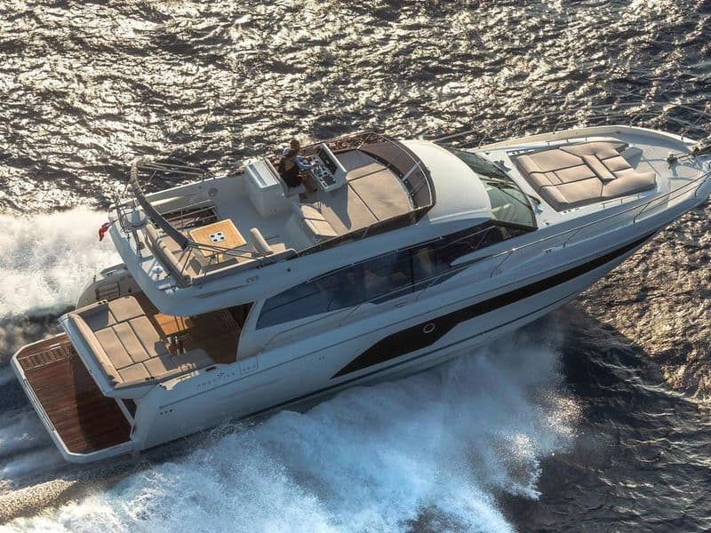 Prestige 590 Fly - luksuzna jahta u Budvi - foto 1
