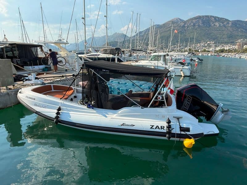 RIB ZAR 57 Malvasia II vezan u marini Bar, Crna Gora
