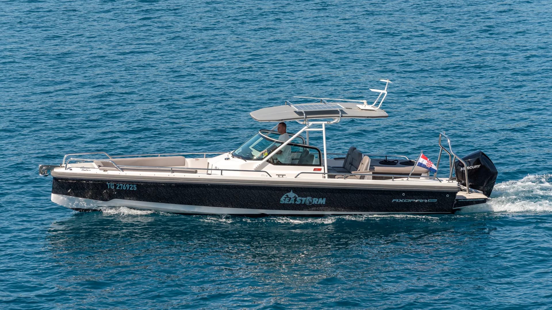 Axopar 28 t-t image 1