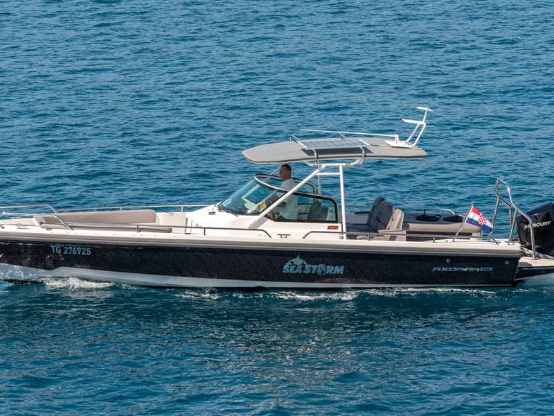 Axopar 28 t-t image 1