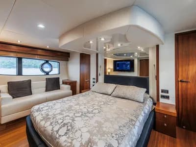 Axopar 37 sun top - master cabin