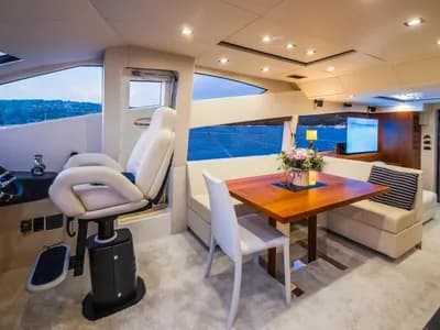 Axopar 37 sun top - interior