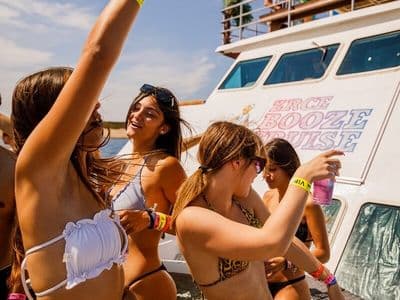 Ekipa na Zrce Booze Cruise party brodu