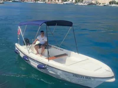 Pogled s boka Adria M Sport 500