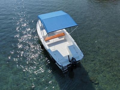 Adria 500 brod na vezu Istra