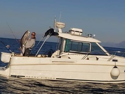 Tuna III - bocni pogled na brod
