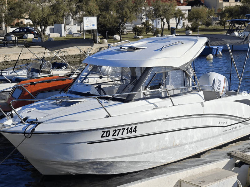 Antares 7m tour boat u marini Nin