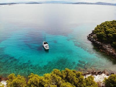 Udobna sjedala i oprema na našem gliseru