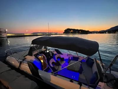 Beneteau Flyer 7.7 SUNdeck na moru