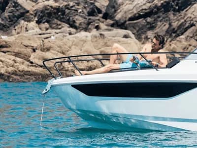 Pogled s boka Beneteau Flyer 8