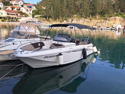 Galia 630 Open boat rental Milna Brac HQ