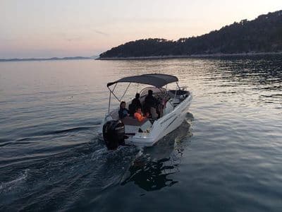 Galia 630 Open boat rental Milna Brac HQ