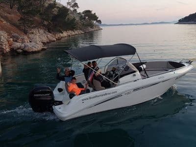 Galia 630 Open boat rental Milna Brac HQ