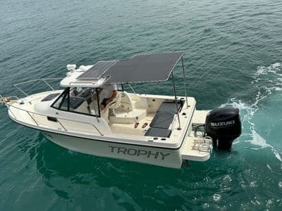 Bayliner Trophy motorni brod Starigrad Paklenica
