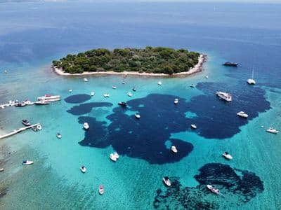 Gosti na palubi privatnog izleta Plava Laguna Trogir