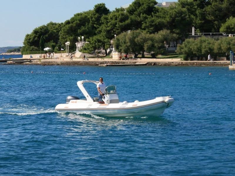BAT Indian 680 - Sea Rent a Boat Vodice
