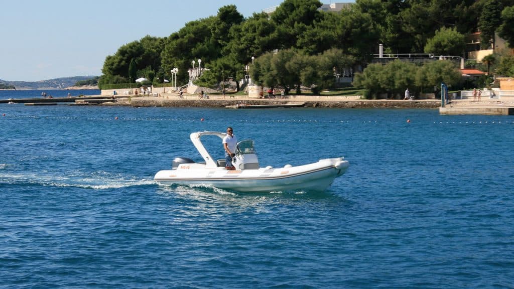 BAT Indian 680 - Sea Rent a Boat Vodice