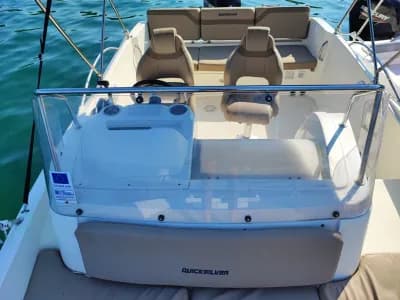 Quicksilver 675 Activ 150HP - Rent a Boat Poreč