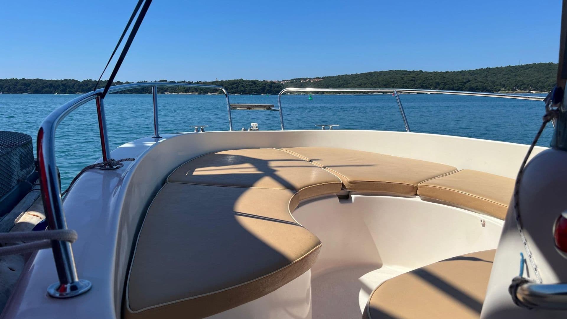 Marea gliser u vožnji kod Medulina