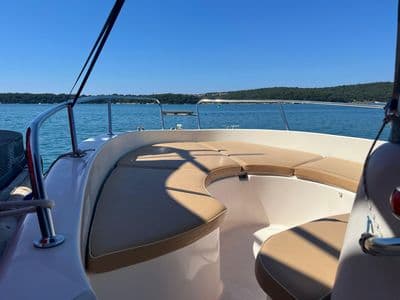 Marea gliser u vožnji kod Medulina