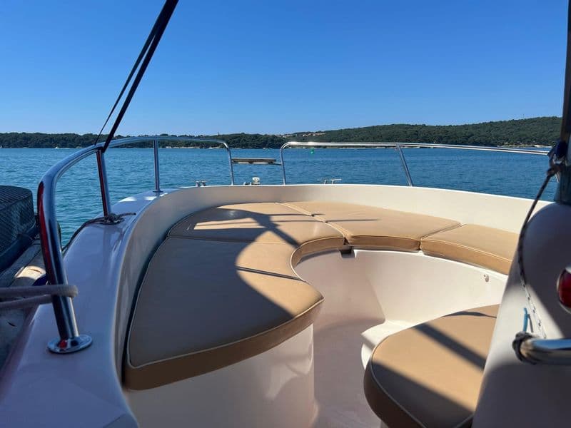 Marea gliser u vožnji kod Medulina