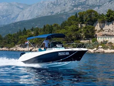 Bočni pogled Quicksilver 675 Open