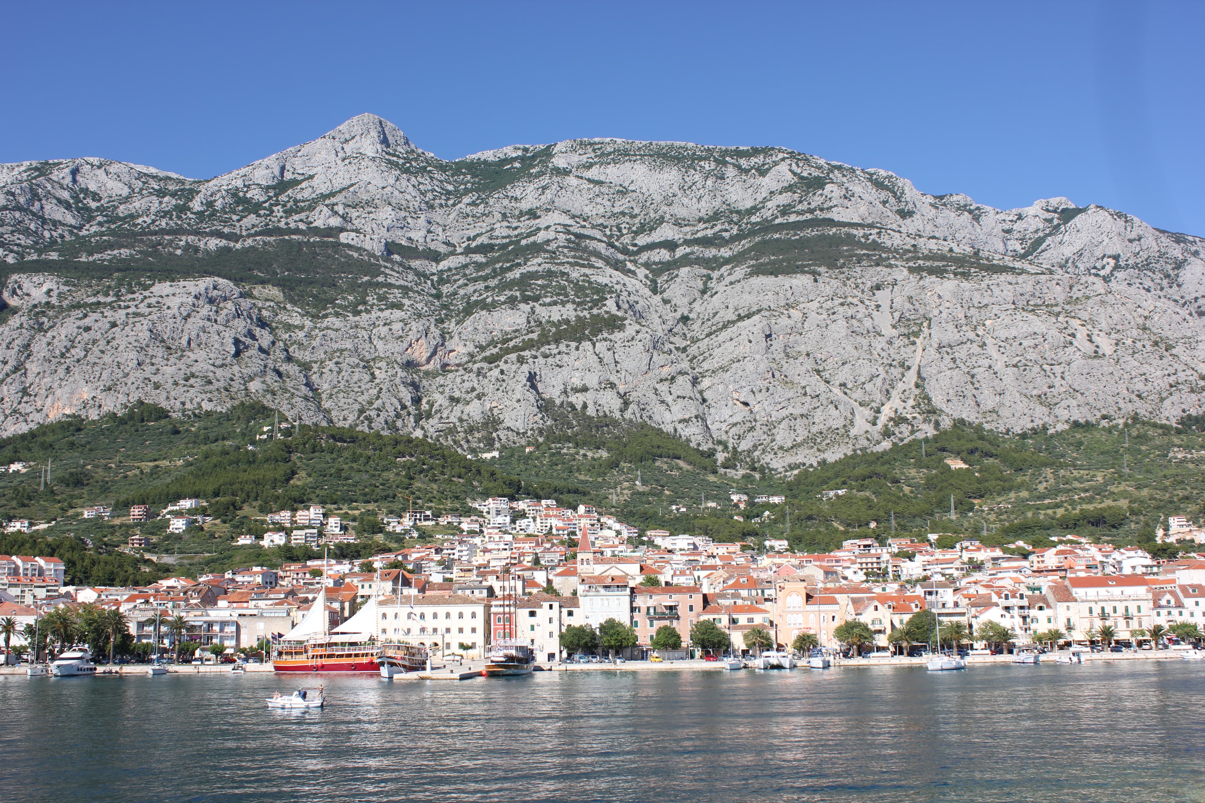 Brodovi usidreni u uvali Portić kod Kamenjaka
