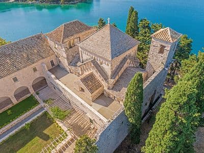 Benediktinski samostan otočić sv. Marija Mljet Nacionalni park