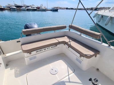Saver 690 Open boat rental Milna Brac HQ