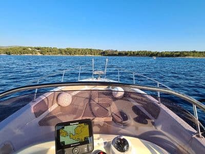Saver 690 Open boat rental Milna Brac HQ