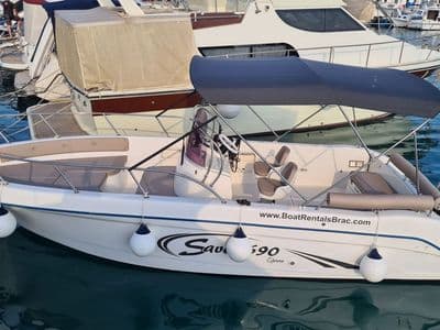 Saver 690 Open boat rental Milna Brac HQ