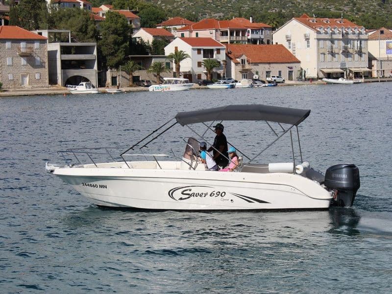 Saver 690 Open 2 boat rental Milna Brac HQ