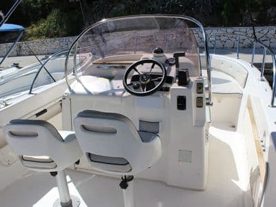 Saver 690 Open 2 boat rental Milna Brac HQ