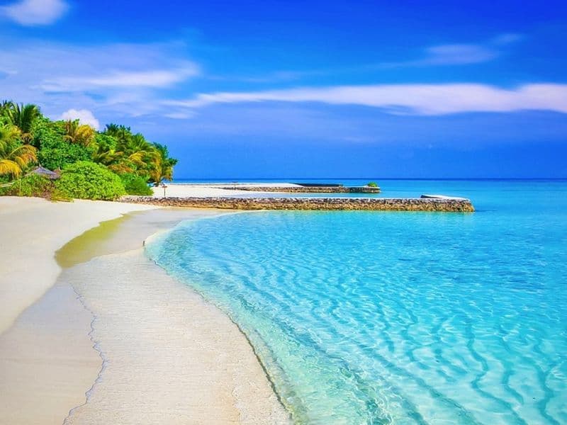 Otok Pag — stjenovita obala i tirkizno more