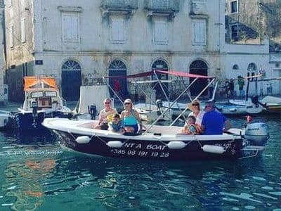 VEN 501 RIB boat rental Brac Milna